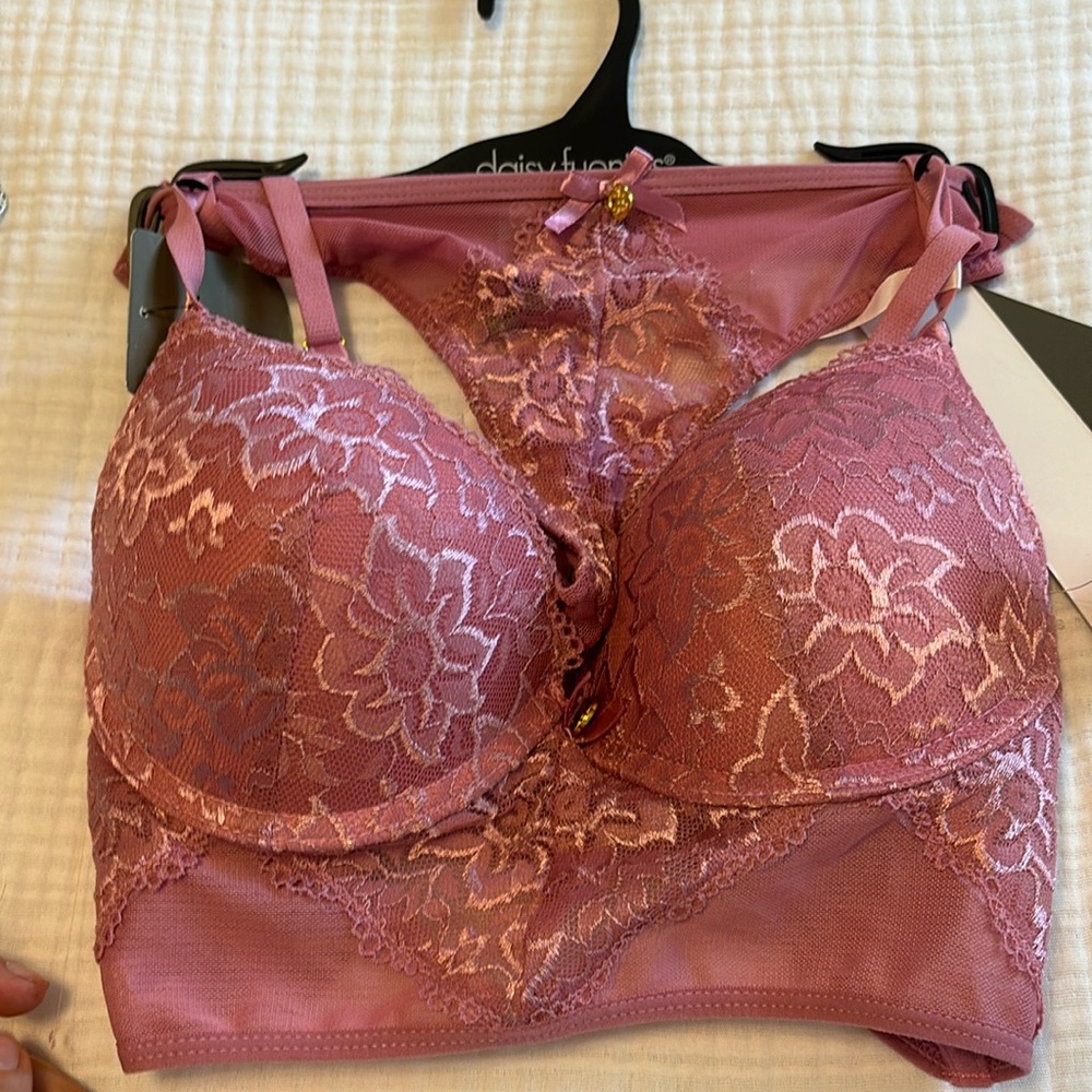 Daisy Fuentes Bra Set